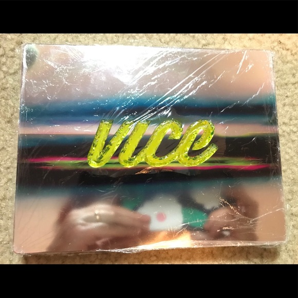 Urban Decay Vice 3 Eye Shadow Palette - Picture 2 of 3